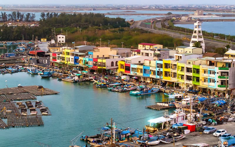 布袋を訪ねて — 塩の里で海の味覚を味わう