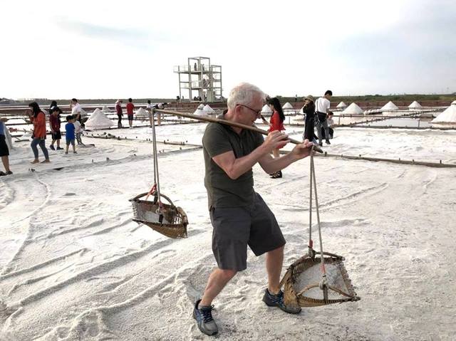 Jingzaijiao Tile-paved Salt Fields