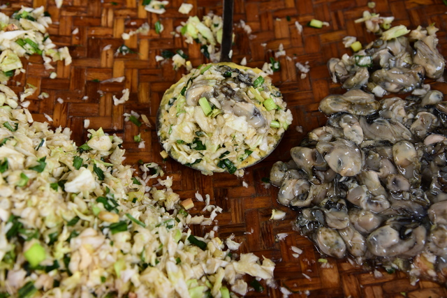 The making process of oyster fritter