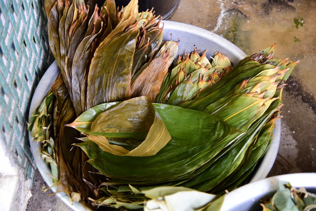 三股肉粽の竹の葉