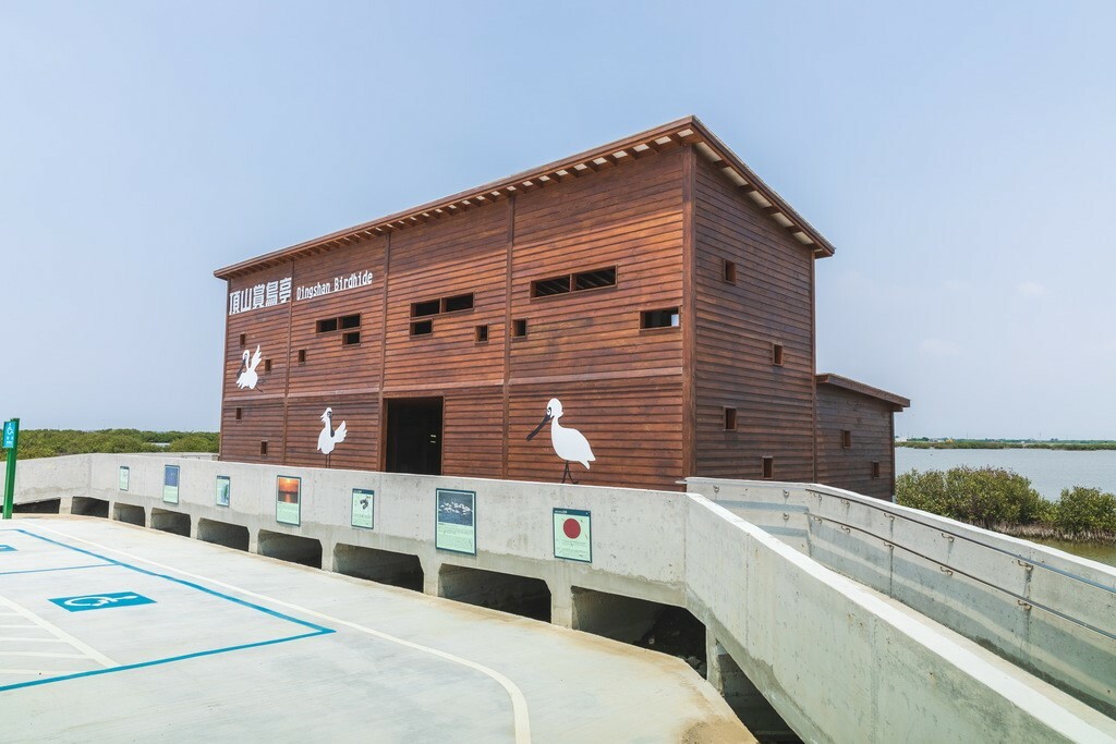 七股賞鳥亭為兩層樓式建築