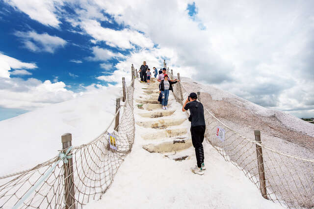 Qigu Salt Mountain Ladder