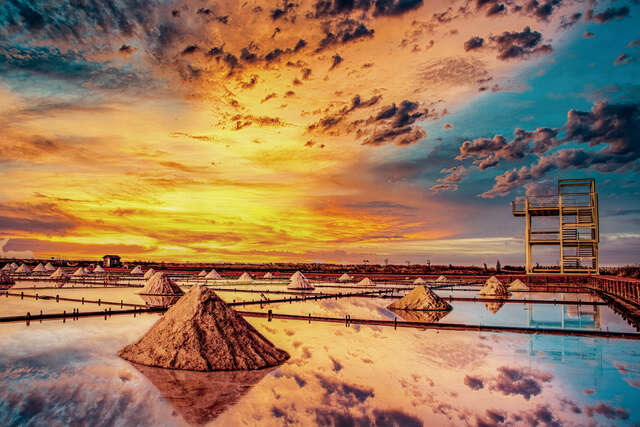 Jingzaijiao Tile-paved Salt Fields