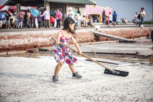 Jingzaijiao Tile-paved Salt Fields