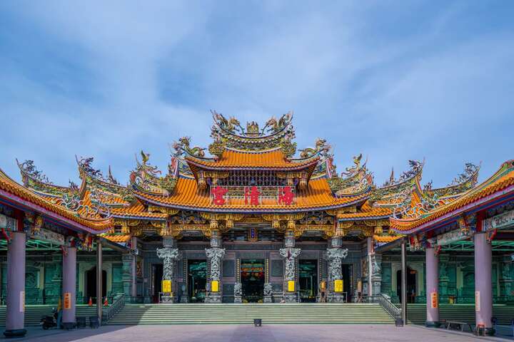 自行車道旁的海清宮被視為臺灣供奉包公的祖廟