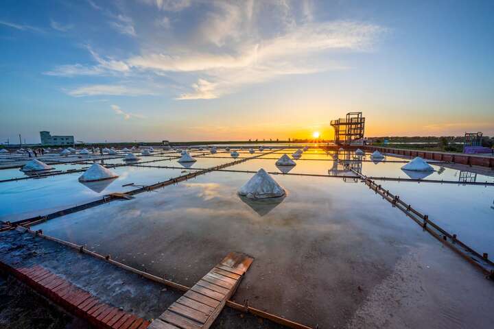 Jingzaijiao Tile-paved Salt Fields