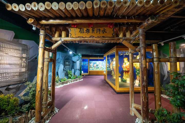 隆宮王爺信仰文物館的另一項特色就是擁有《水滸傳》中梁山泊108條好漢的陶塑人像
