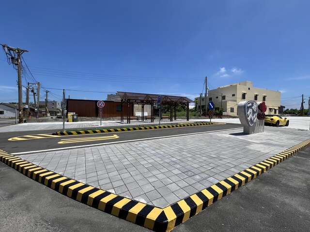 指標牌、分隔島、AC道路、標線及標誌用1：1等比例複製
