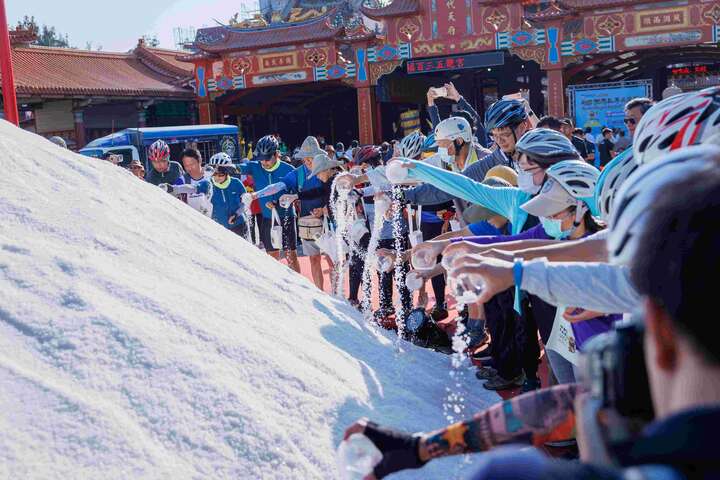 以「祈福感恩、振興經濟」為主題，2025鯤鯓王平安鹽祭將於11月15至16日盛大展開