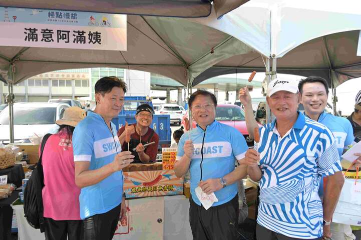 「雲嘉南觀光圈在地市集」邀集在地特色攤商，展售農特產品、手作點心、街頭藝人演出及宣導等活動