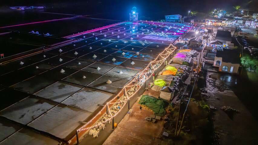 即日起至11月15日止，一見雙雕藝季集章抽好禮活動，邀請旅客白天觀賞鹽雕、夜晚沉浸光影盛宴