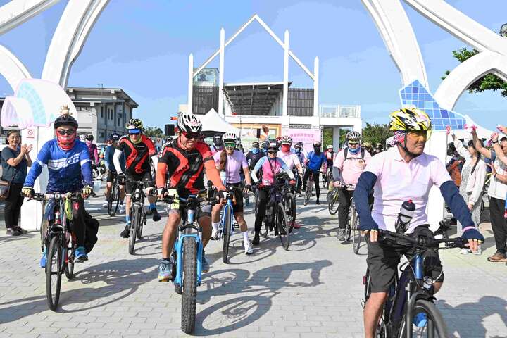 活動路線從世界最大的鞋型建築物布袋高跟鞋園區出發，沿途經過布袋五四三故事館、好美船屋、北門婚紗美地、水晶教堂、北門遊客中心、南鯤鯓代天府、布袋濕地生態園區再返回會場