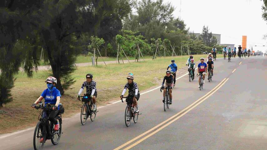 自口湖遊客中心出發，沿途經過椬梧滯洪池、萡子寮喔熊藝術村、黑森林自行車道、金湖萬善爺廟、金湖龍台宮、興安代天府1799驛站等景點，路線長度約37公里