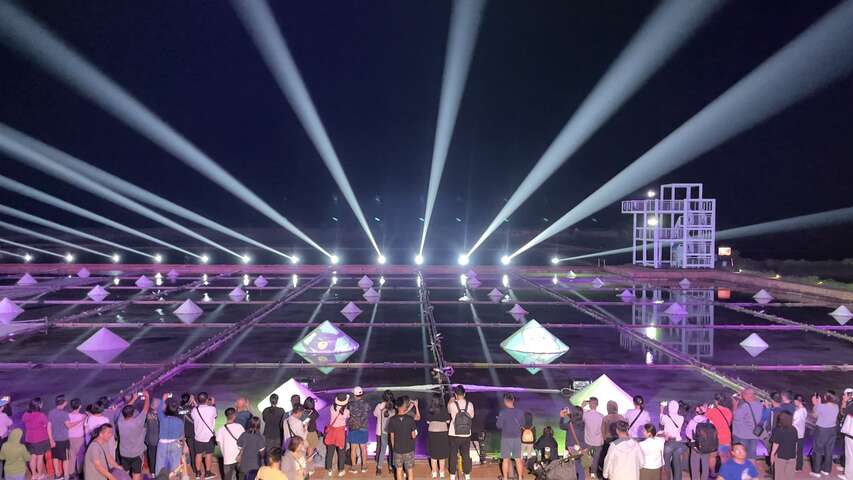 北門井仔腳瓦盤鹽田「光雕地景藝術」沉浸式體驗