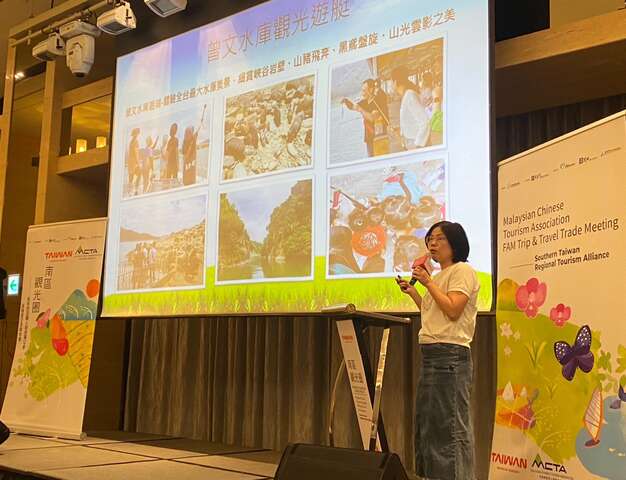 媒合晚會匯集南區觀光圈50位業者，與馬來西亞華旅公會代表討論合作細節