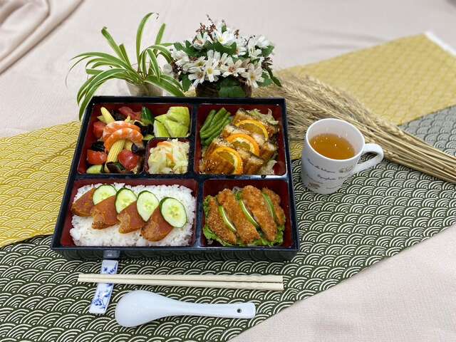 「鹽工便當」選用「烏金」烏魚子入菜