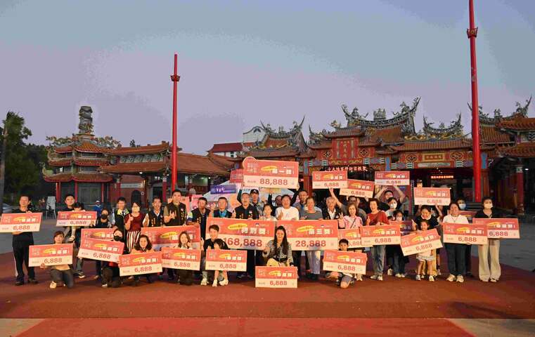 跋桮挑戰賽圓滿落幕，得獎者開心合影留念