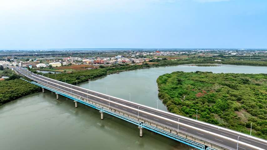紅樹林生態公園位於東石大橋旁