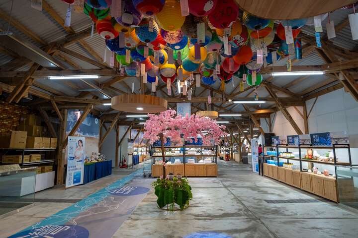 工廠販售中心可享受悠閒的購物體驗