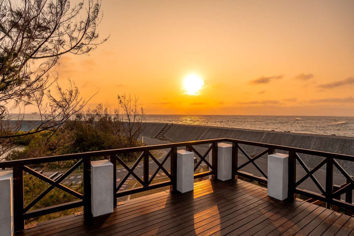 觀景臺上能一覽曾文溪口美景