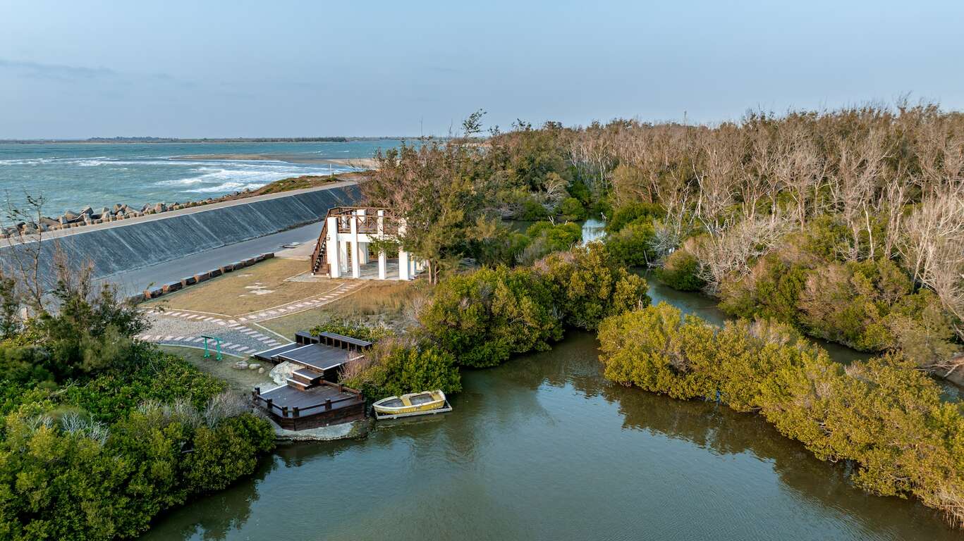 鹿耳門夢幻湖又名「城西夢幻湖」