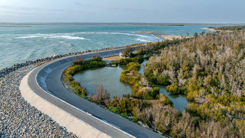 臺南市安南區的鹿耳門夢幻湖