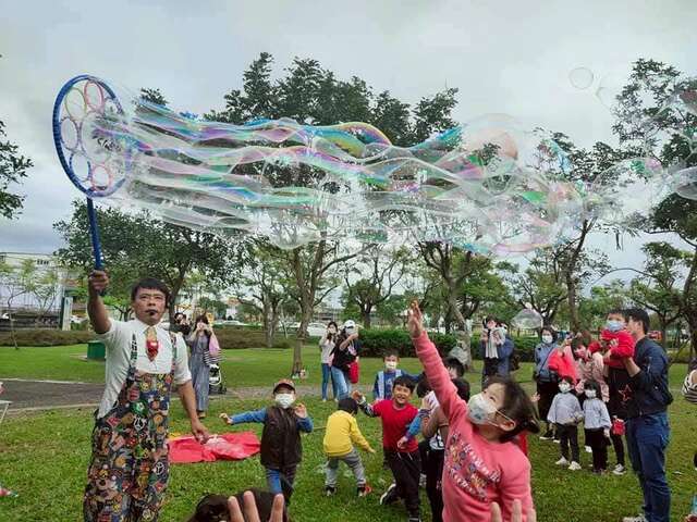 街頭藝人演出-泡泡達人秀