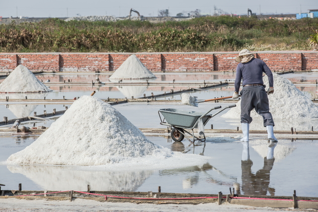 Jingzaijiao Tile-paved Salt Fields