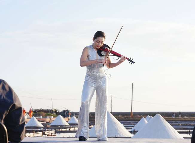 小提琴家康妮媚