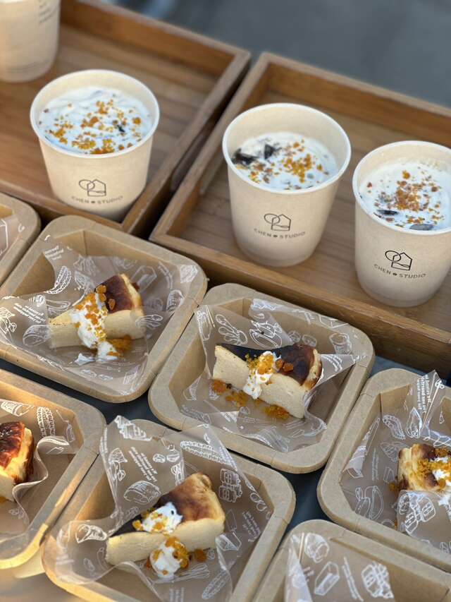 現場設置雲嘉南咖啡鹽究院-晨寓咖啡、成功鹽及李記烏魚子聯名展示