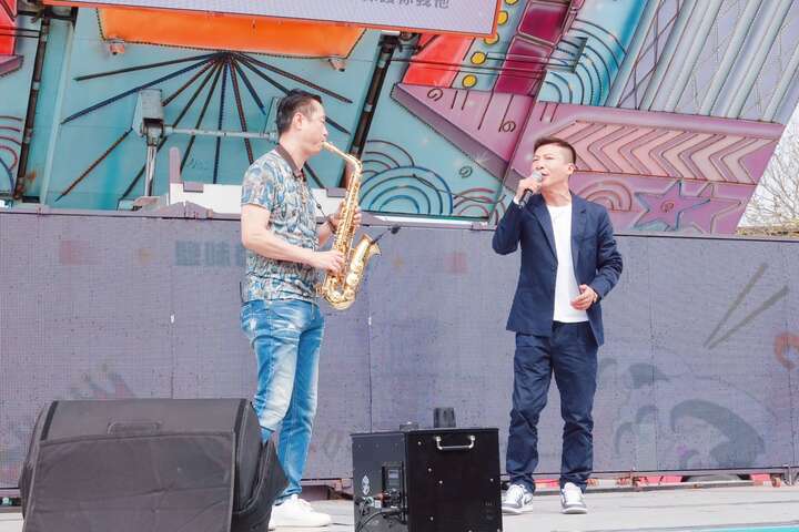 金曲歌手方順吉搭檔黃文龍老師薩克斯風共同演出