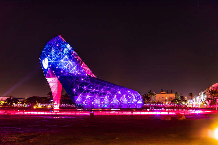 高跟鞋教堂夜間燈光秀