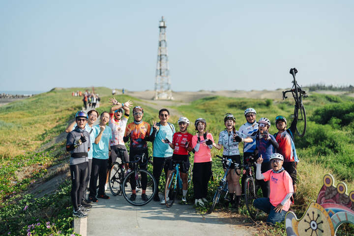 貴賓與現場車友合影