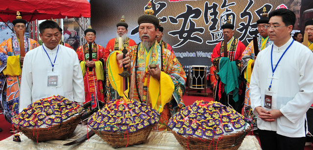 Kunshen Wangye's Salt for Peace Festival